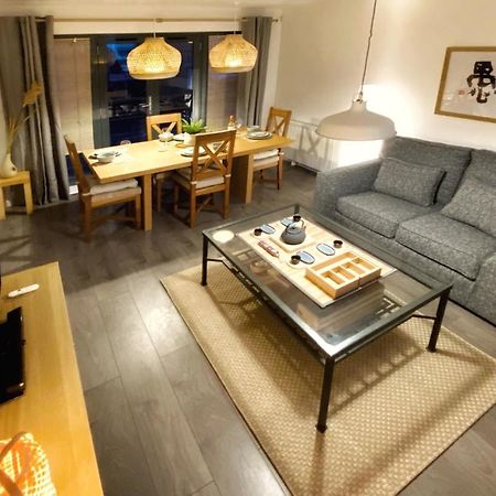 Japanese Style Muji Two-Bedroom Apt Суонзи Екстериор снимка