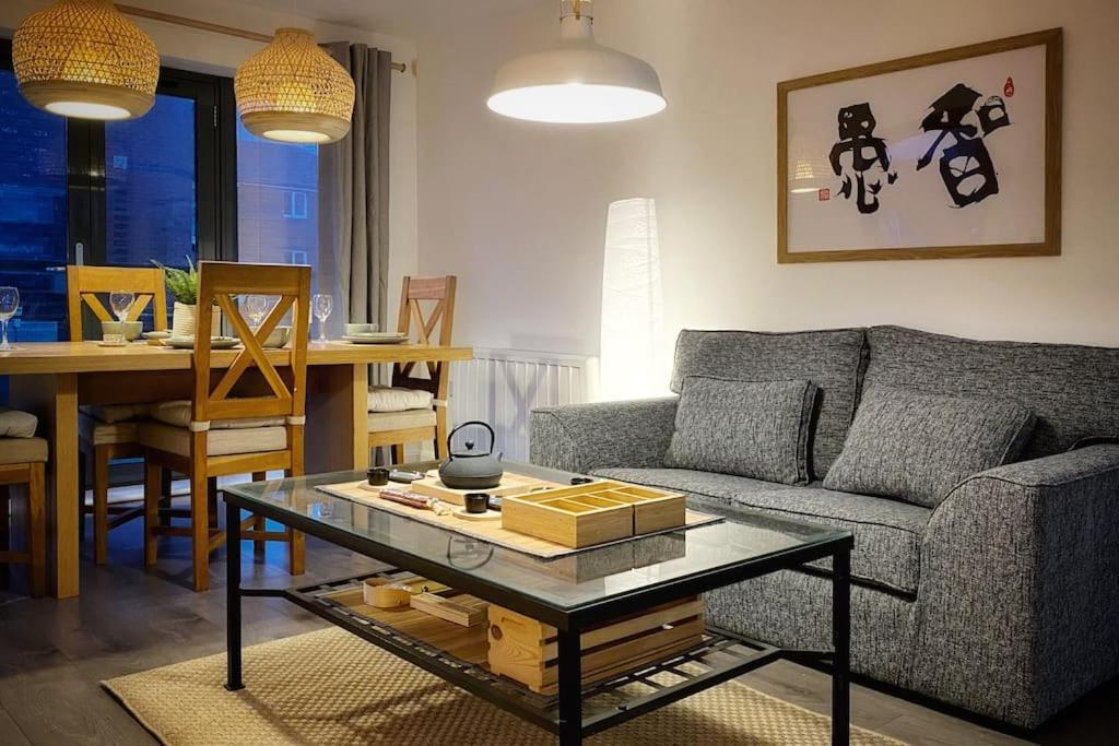 Japanese Style Muji Two-Bedroom Apt Суонзи Екстериор снимка