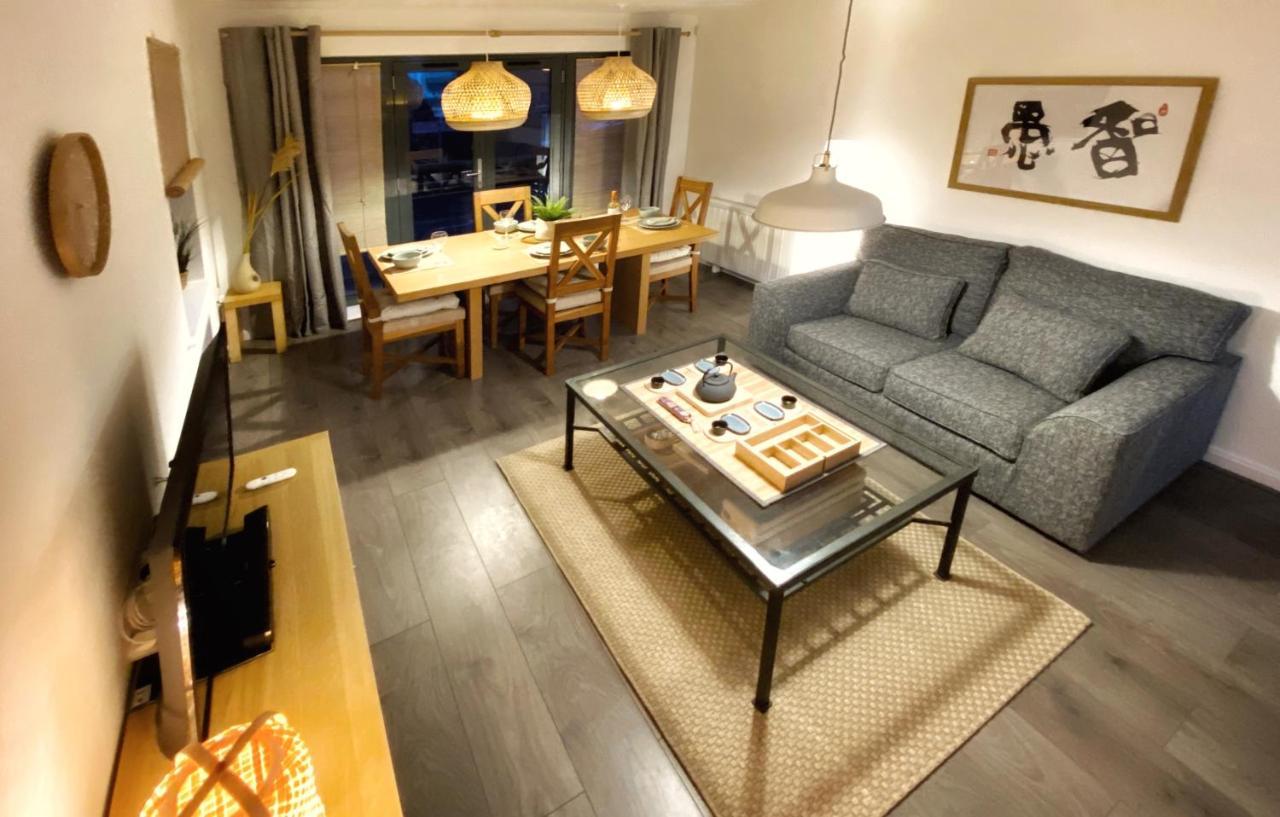 Japanese Style Muji Two-Bedroom Apt Суонзи Екстериор снимка