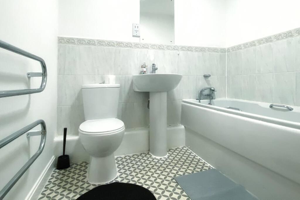 Japanese Style Muji Two-Bedroom Apt Суонзи Екстериор снимка