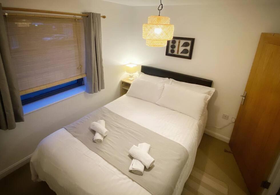 Japanese Style Muji Two-Bedroom Apt Суонзи Екстериор снимка