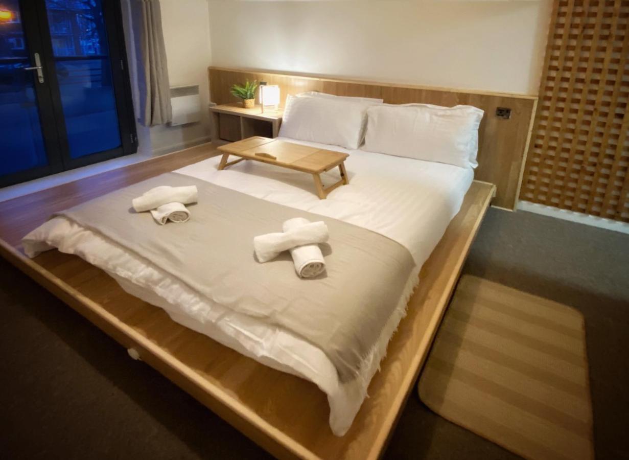 Japanese Style Muji Two-Bedroom Apt Суонзи Екстериор снимка